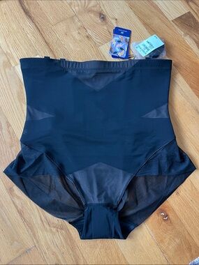 NWT HoneyLove SuperPower Brief Women’s Size 2X Black Shape Wear with Straps
